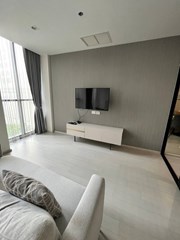 Noble Ploenchit 1 bedroom condo for rent and sale