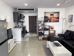 Studio condo for rent at Sukhumvit Suite