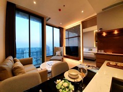 The Esse Asoke 1 bedroom condo for rent